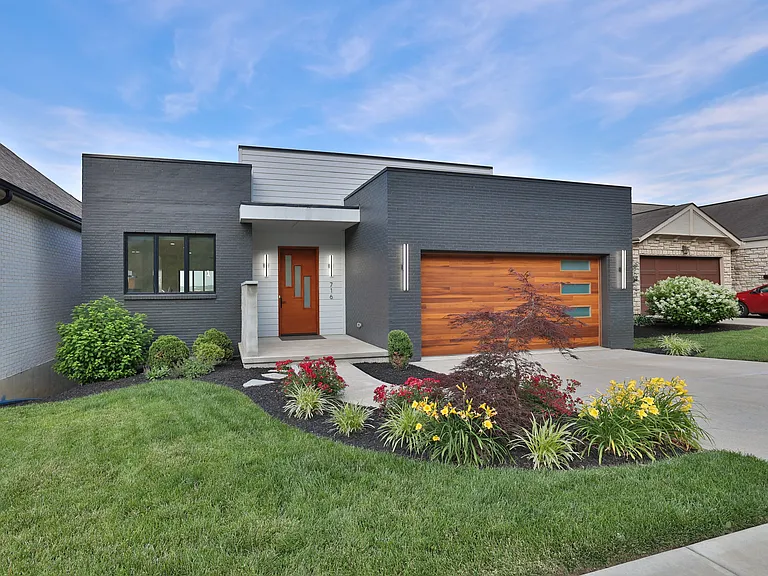 716 Western Ave — Photo 1