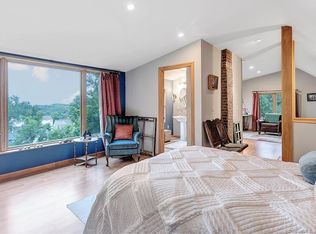 25 Clearview Cir, Bridgeport, CT 06606