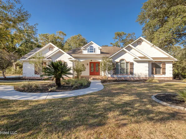 9428 Makiki Dr, Diamondhead, MS 39525