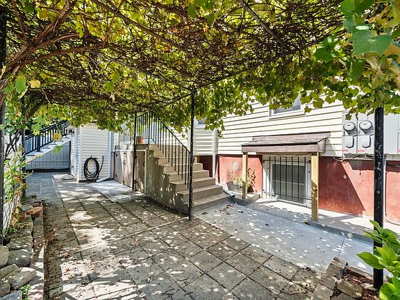 4th image of 29 Hanson St #1