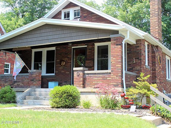 5th image of 131 W Circle Dr