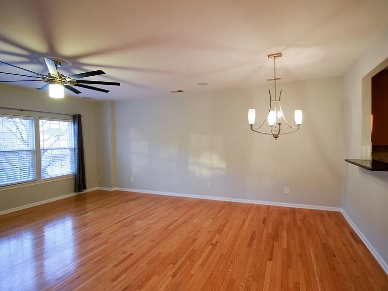 264 W Bland St — Photo 22