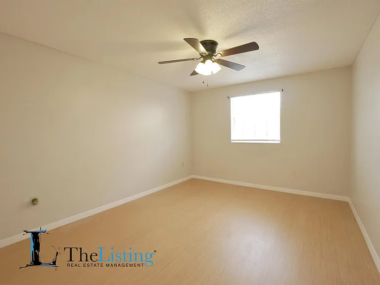 408 Banyon Tree Cir #100 — Photo 12