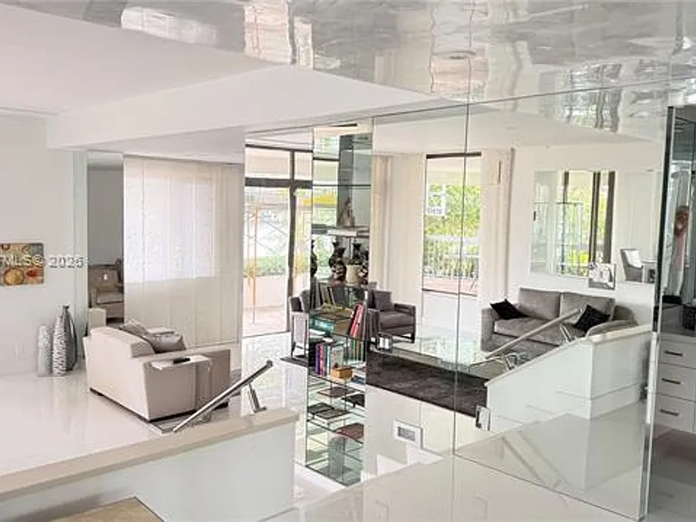 19707 Turnberry Way #Townhouse 6 — Photo 3