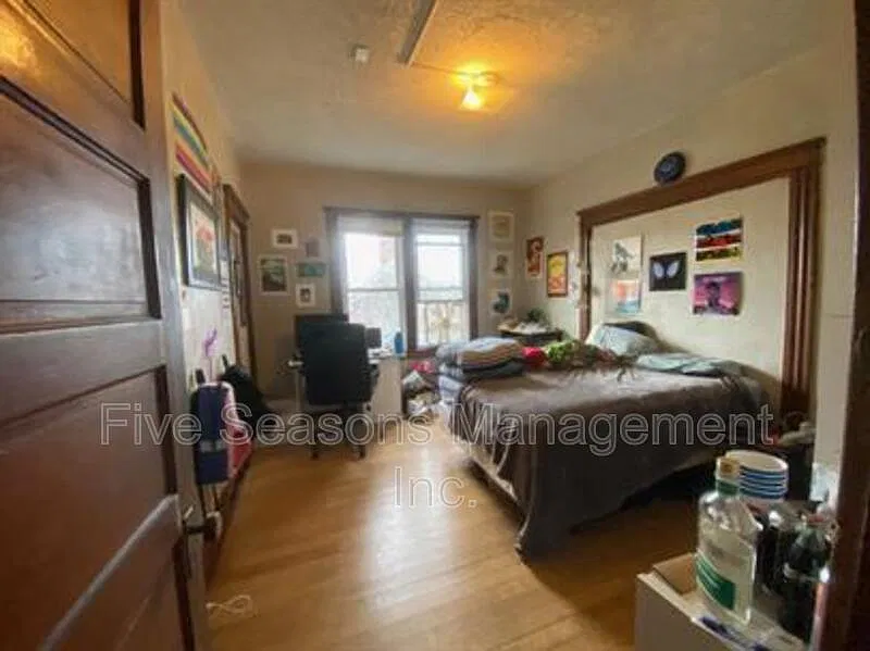 3 bed, 1.0 bath, 1000 sqft, $3,000 — Photo 3