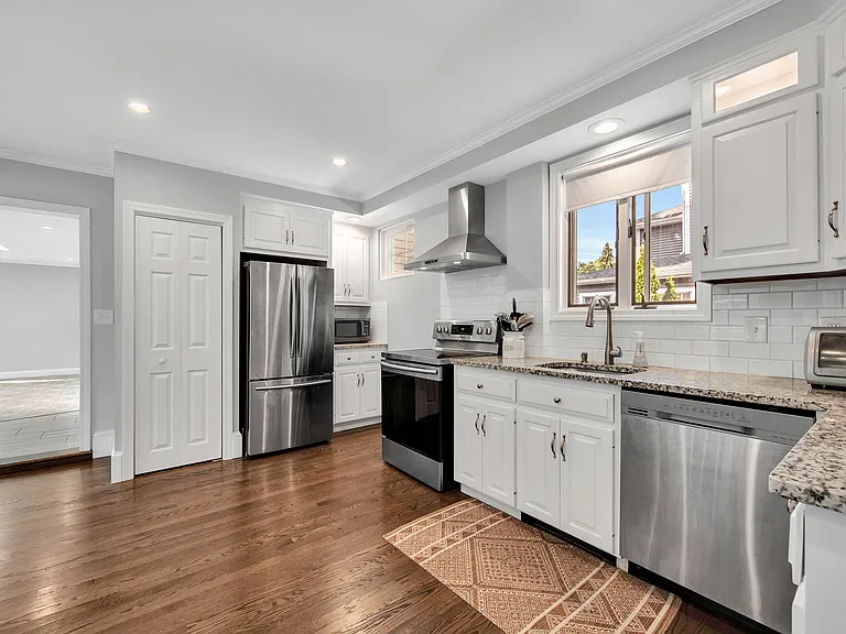 29 Whitman Ave — Photo 17