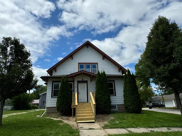 229 9th St, Aplington, IA 50604
