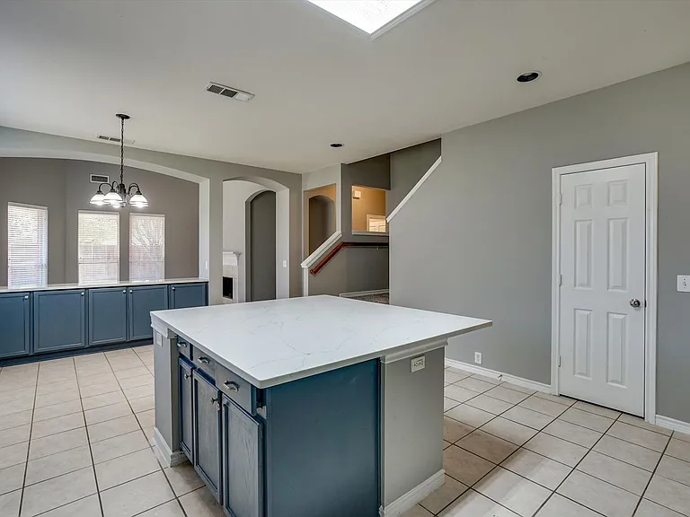 7657 Ravenhill Dr — Photo 7
