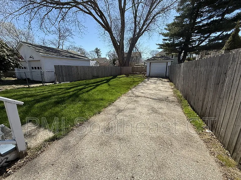 86 School St — Photo 29