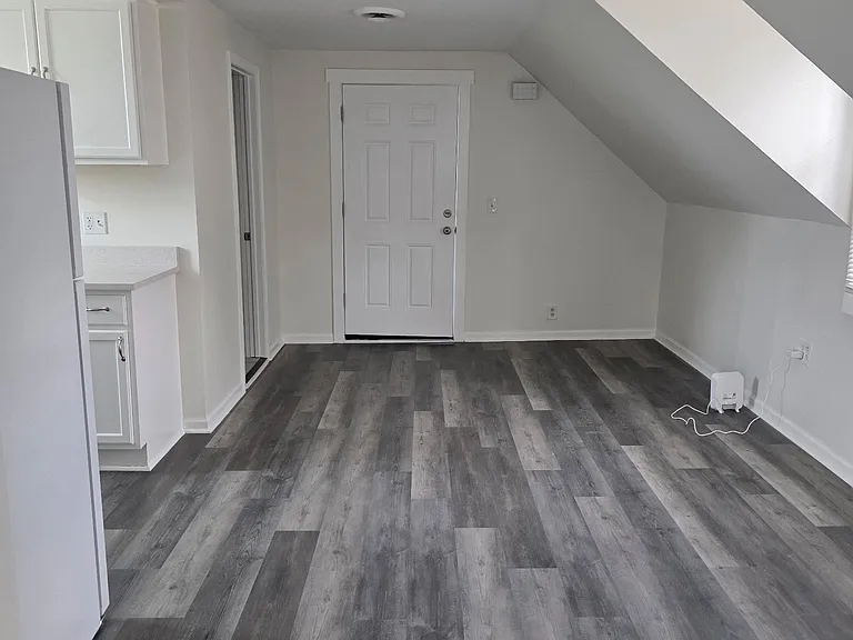 187 E 25th St #2 — Photo 4