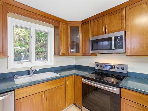 3rd image of 46 Spring Rd