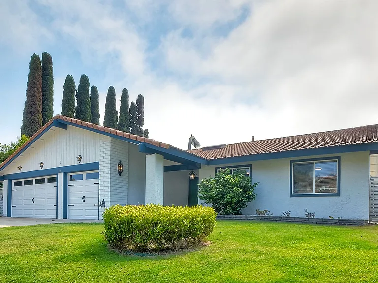 822 Santa Inez — Photo 1
