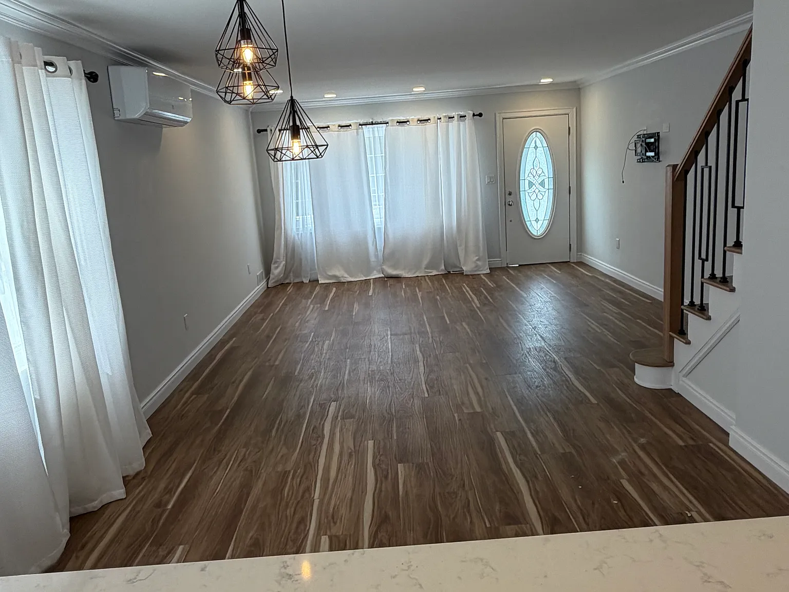 3 bed, 1140 sqft, $3,800 — Photo 2