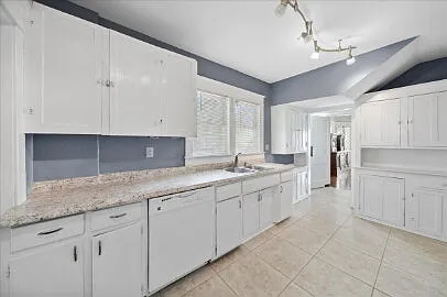 1326 Riverside Dr — Photo 14
