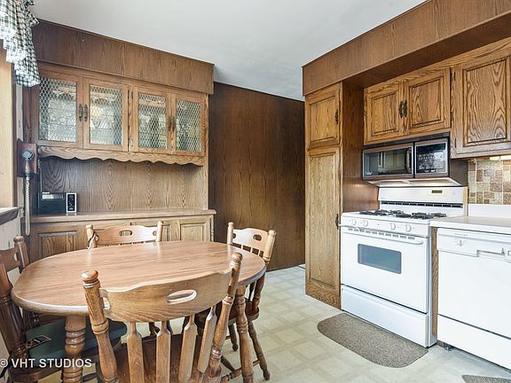 4th image of 8353 N Oconto Ave