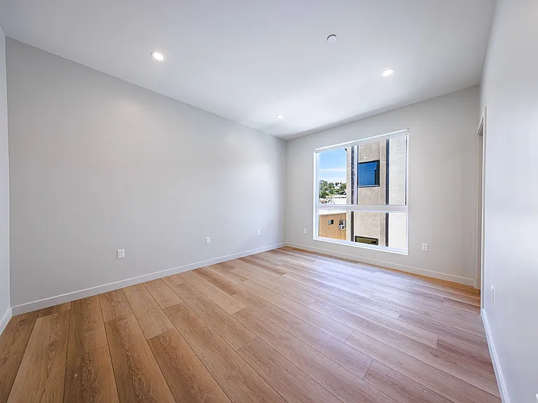 Rare Brand New Luxury Townhomes in Trendy Highland Park — Photo 18