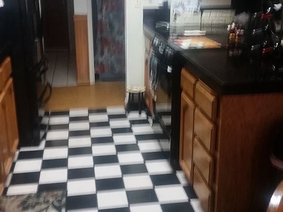 3rd image of 9004 Carlisle Ave