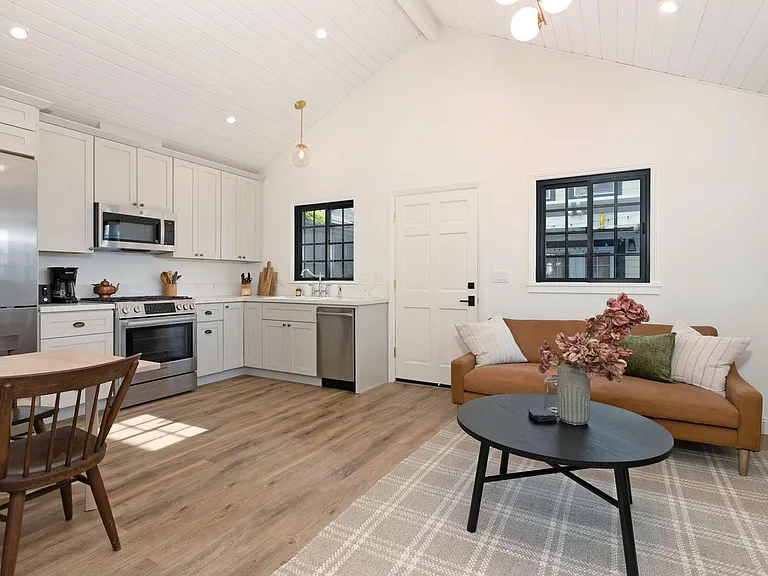 2056 Julian Ave — Photo 6