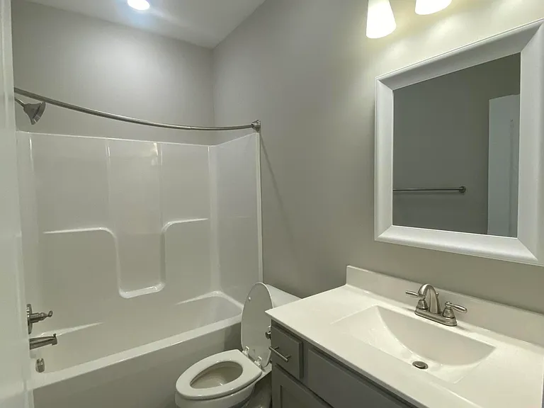 2064 Briarwood Dr — Photo 5