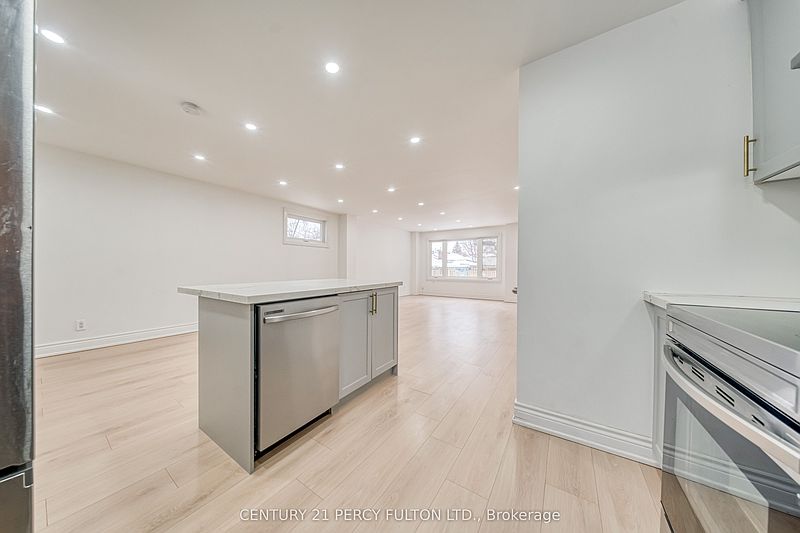 Toronto House for rent - 4 Bedrooms — photo 10