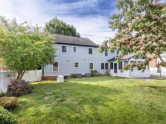 3rd image of 85 Waterview Dr