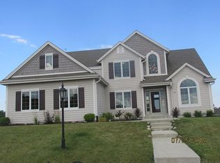 520 Augusta Dr, Mukwonago, WI 53149