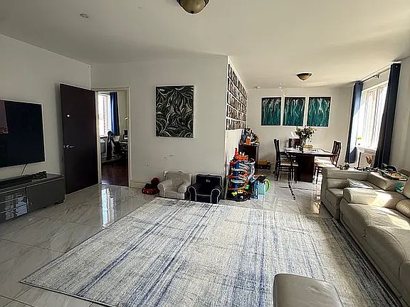 4th image of 1252 E 19th St APT 4