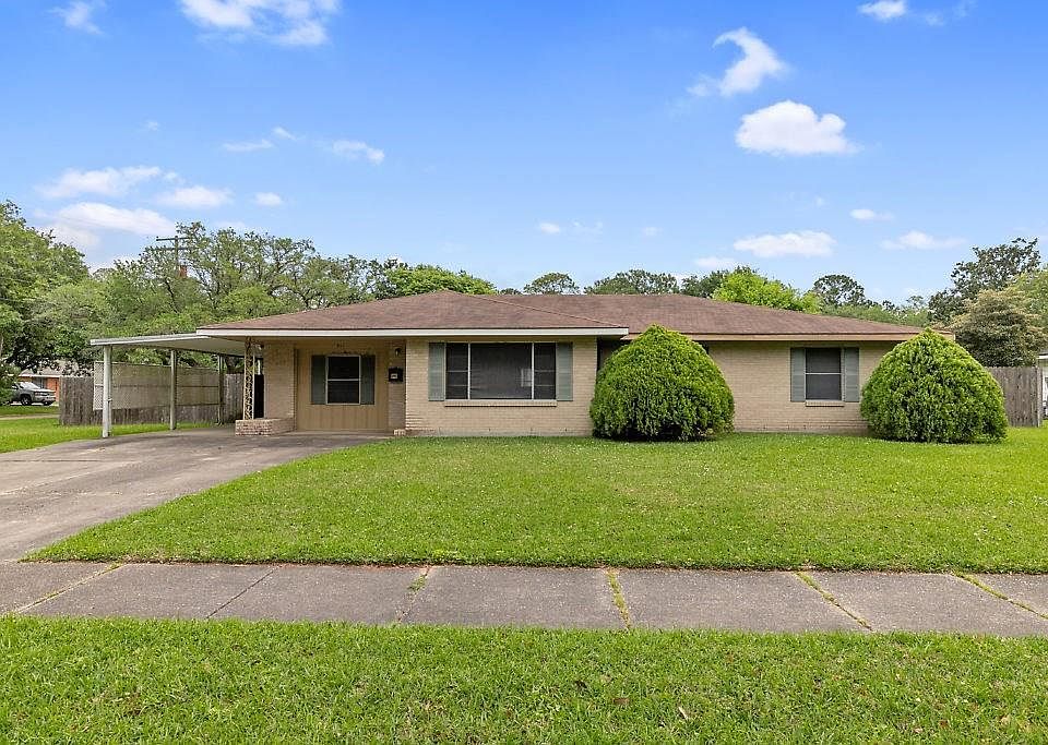 1st image of 301 Arlington Dr