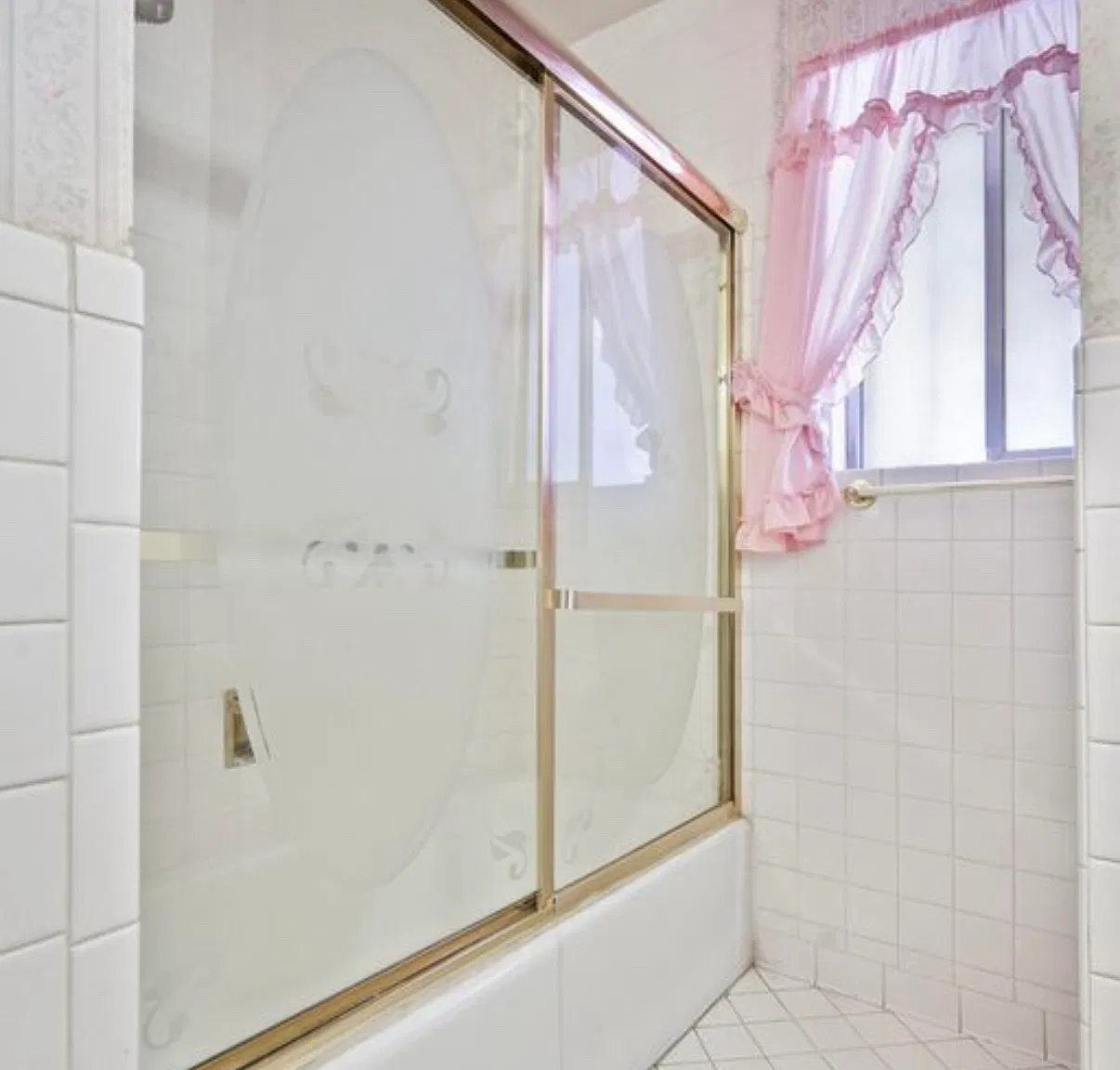 3 bed, 2110 sqft, $2,200 — Photo 3