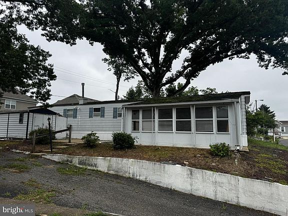3rd image of 100 Roberts Rd