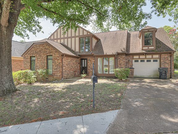 3rd image of 105 Jamesborough Ct