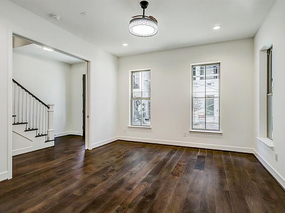4th image of 809 Blackshire Ln