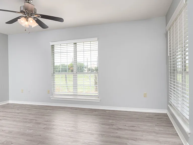 1227 Flying Ace Cir — Photo 9