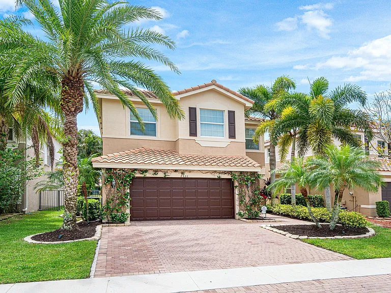 8300 Calabria Lakes Dr — Photo 3