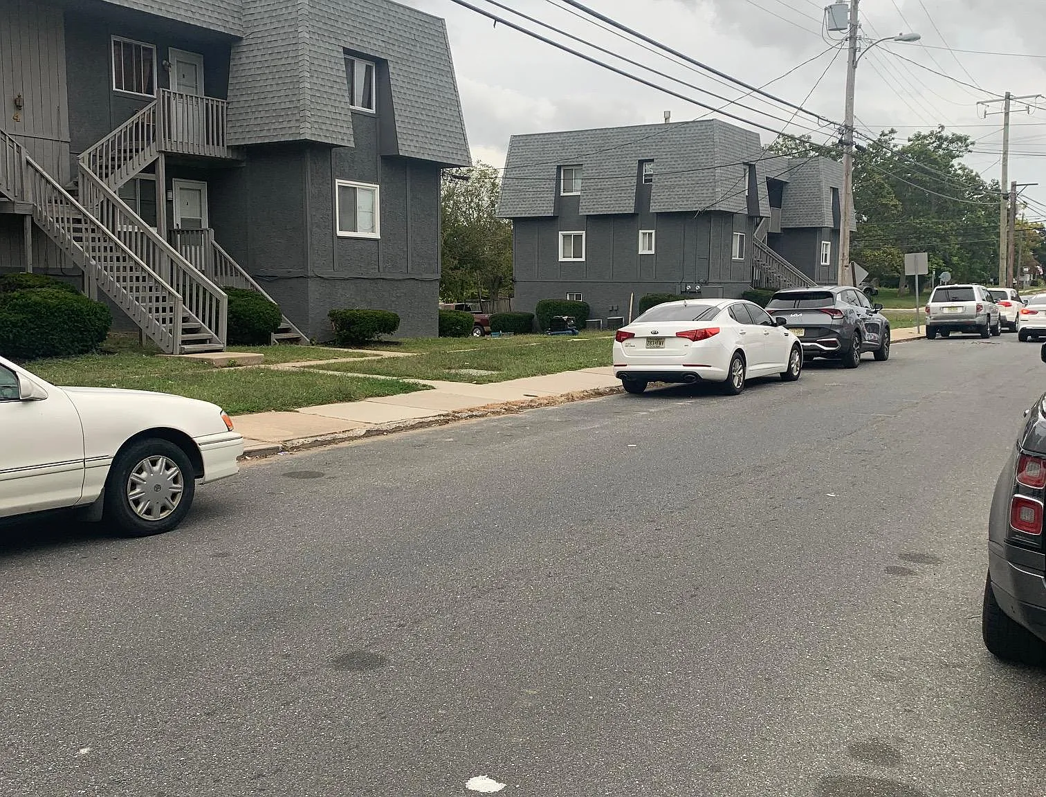 4 W Leeds Ave — Photo 1