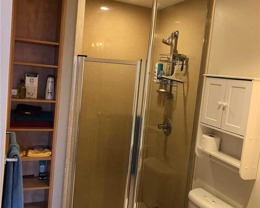 2nd image of 70 Roehampton Ave Unit 1113