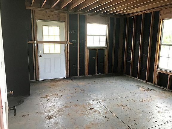 4th image of 24 E Bayshore Dr