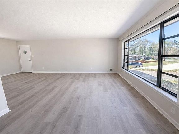 3rd image of 3211 Thrasher Cir