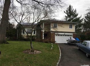 4 Imperial Ct, Great Neck, NY 11023