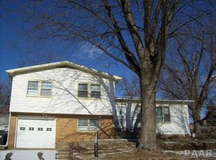 1503 Charlotte St, Pekin, IL 61554
