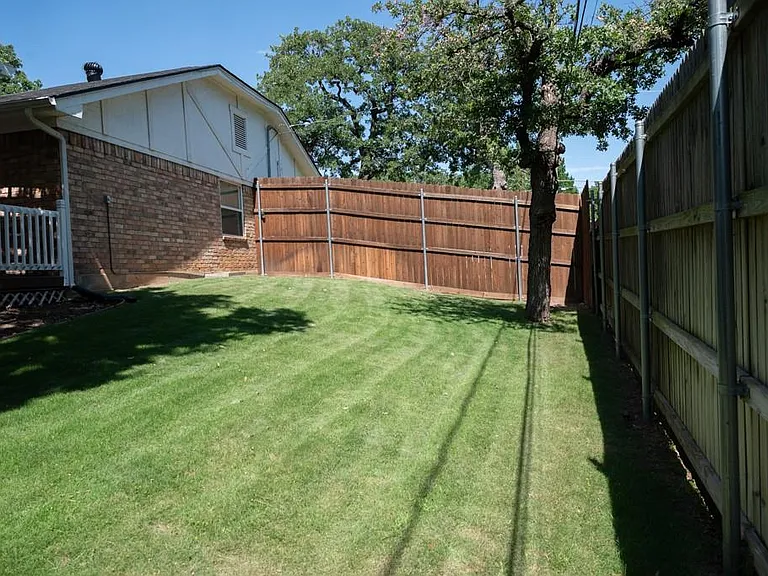 2237 Norwood Dr — Photo 38