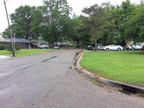 4th image of 1705 S Pear Ln