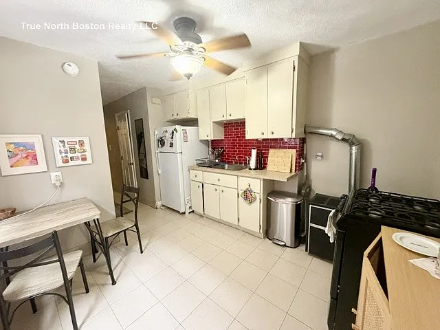 25 Sheafe St #3R — Photo 3