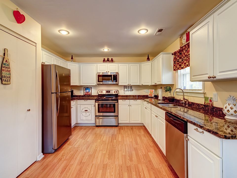 Modern kitchen with granite