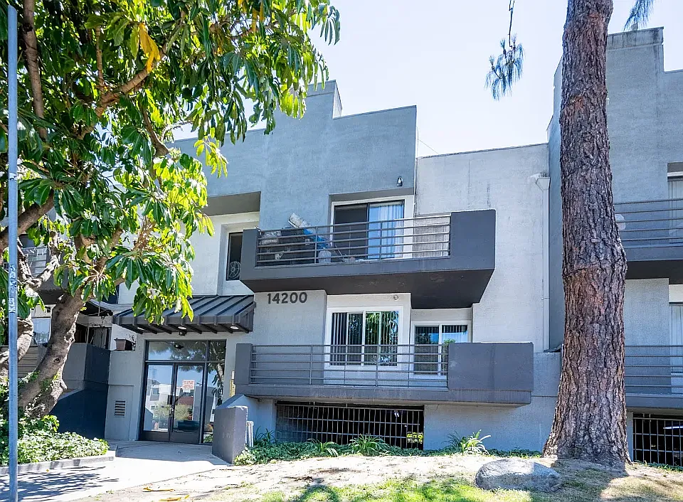 14200 Victory Property