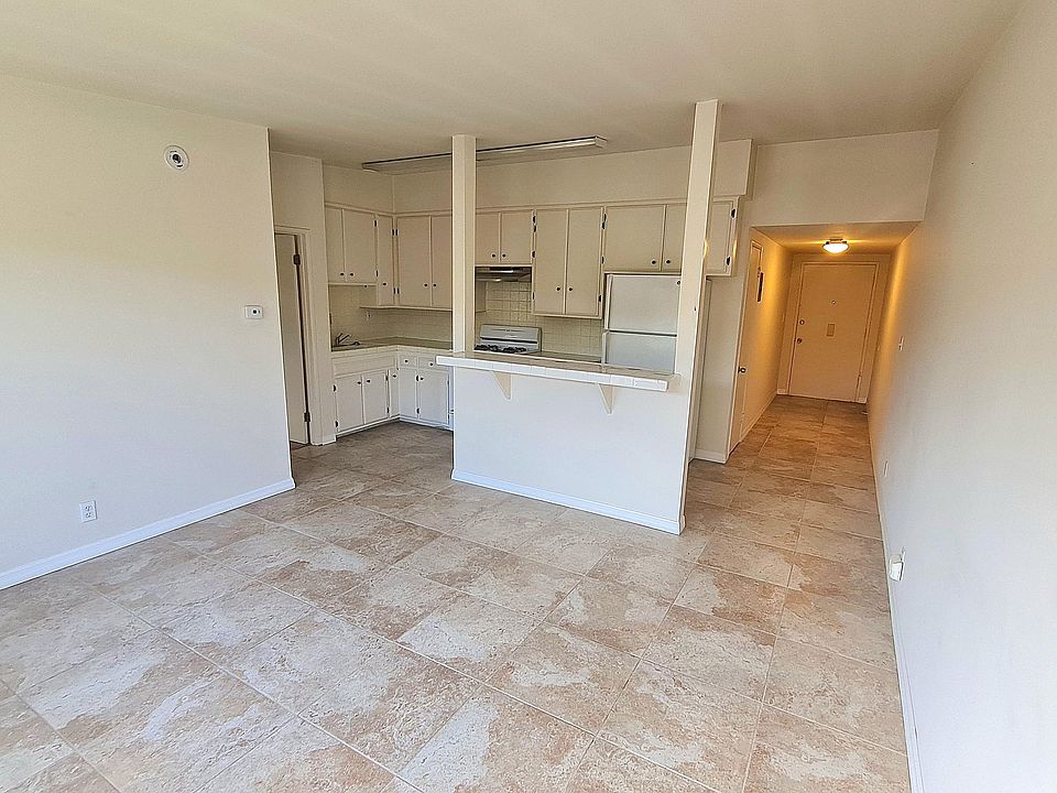 Kitchen & entryway