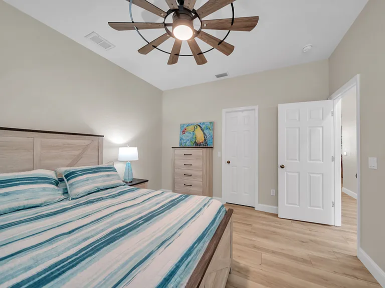 1358 Hedgewood Cir — Photo 16
