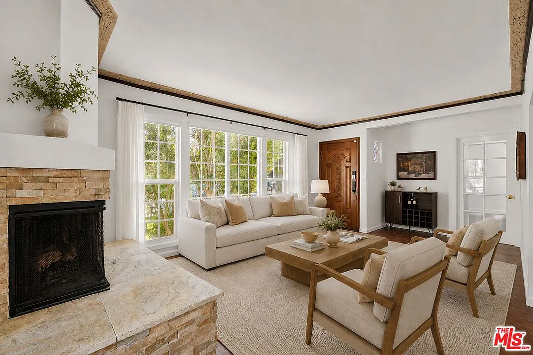3 bed, 2.0 bath, 1850 sqft, $5,500 — Photo 3