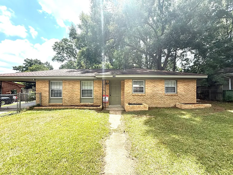 2726 Green Oaks Dr — Photo 1