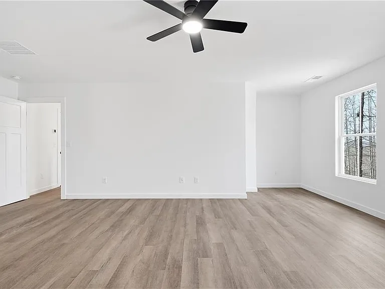 91 Smith And Wesson Way — Photo 48